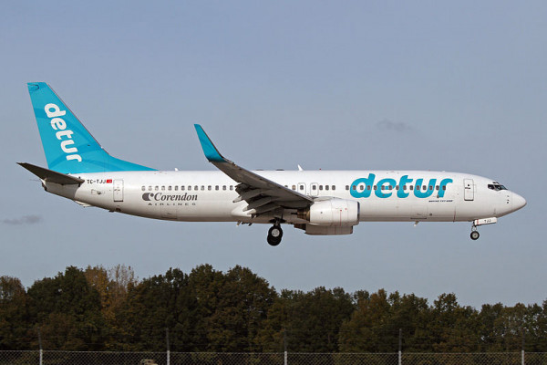 Boeing_737-8S3_Detur_TC-TJJ